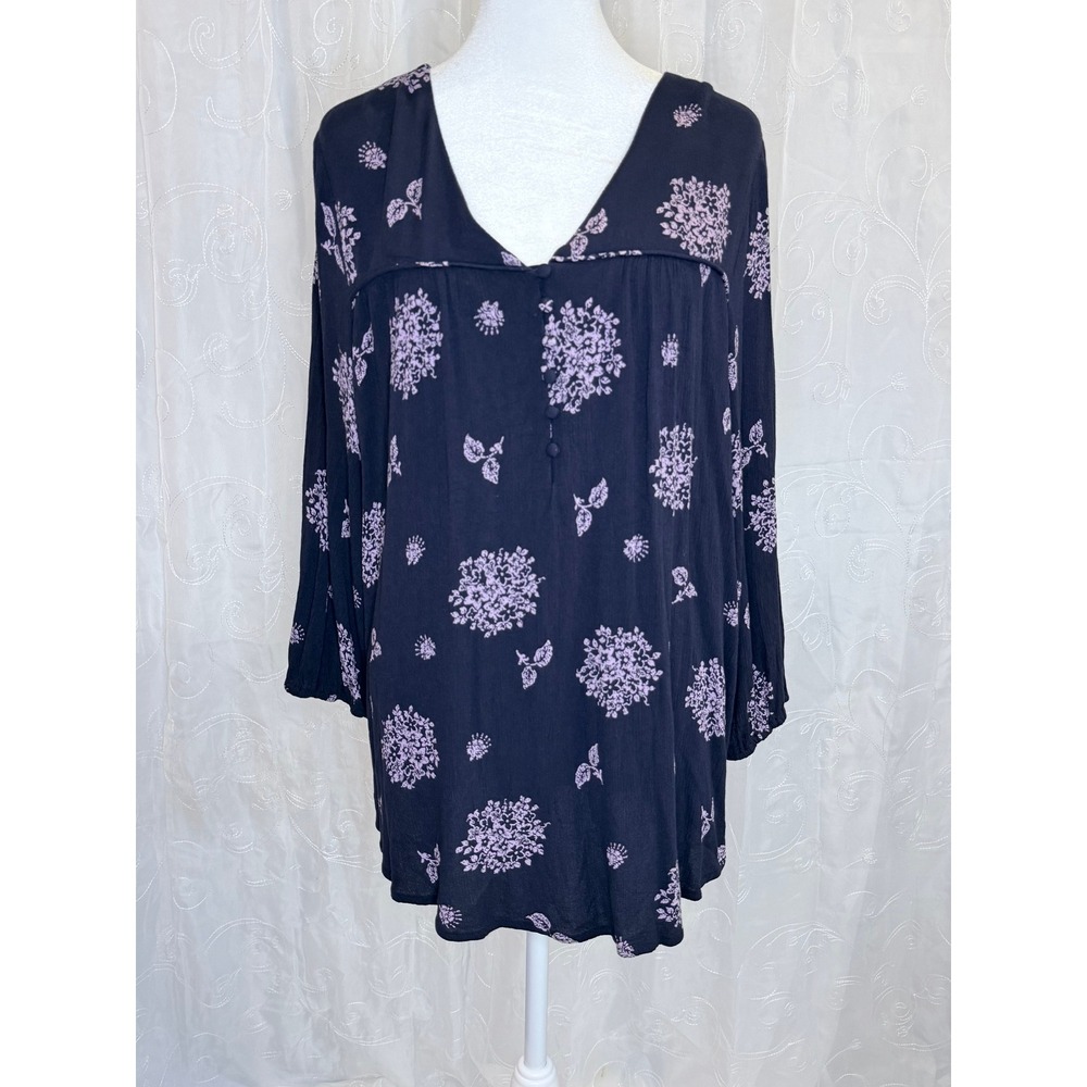 Skies Are Blue Curvy Navy Floral V-Neck Button Front Blouse 1X